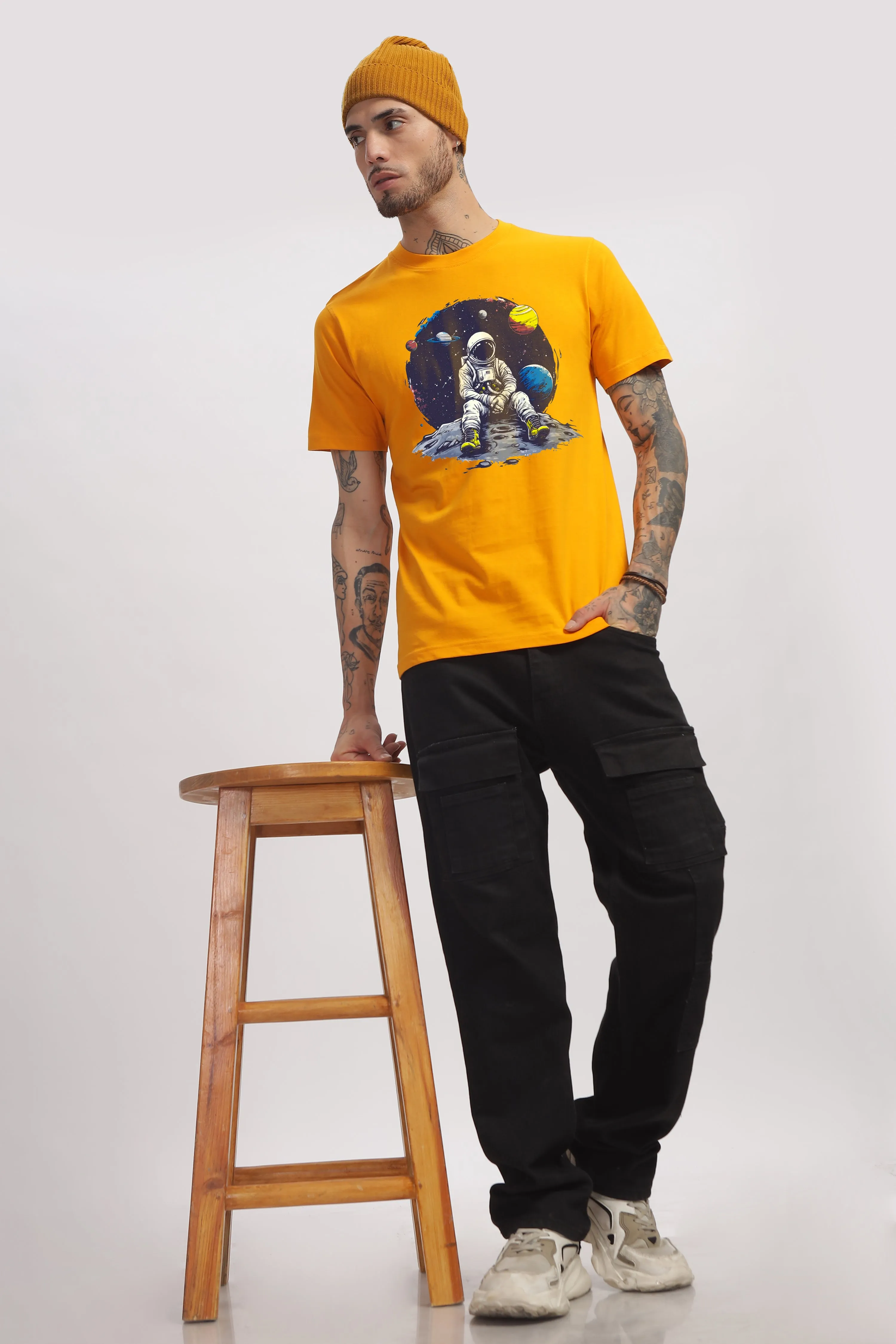 ASTRONAUT MUSTARD GRAPHIC T-SHIRT