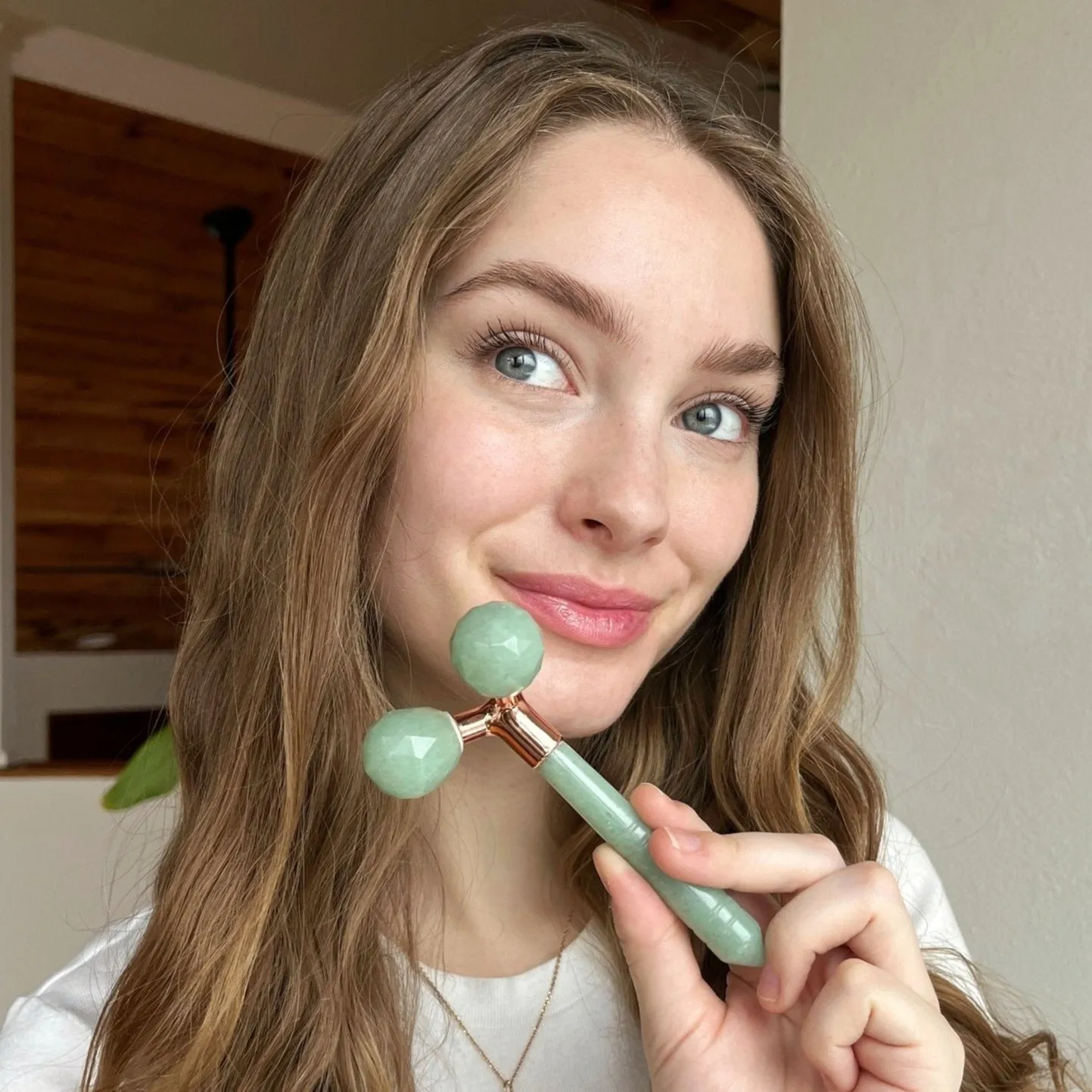 Aventurine Sculpting Face Roller With Dual Heads