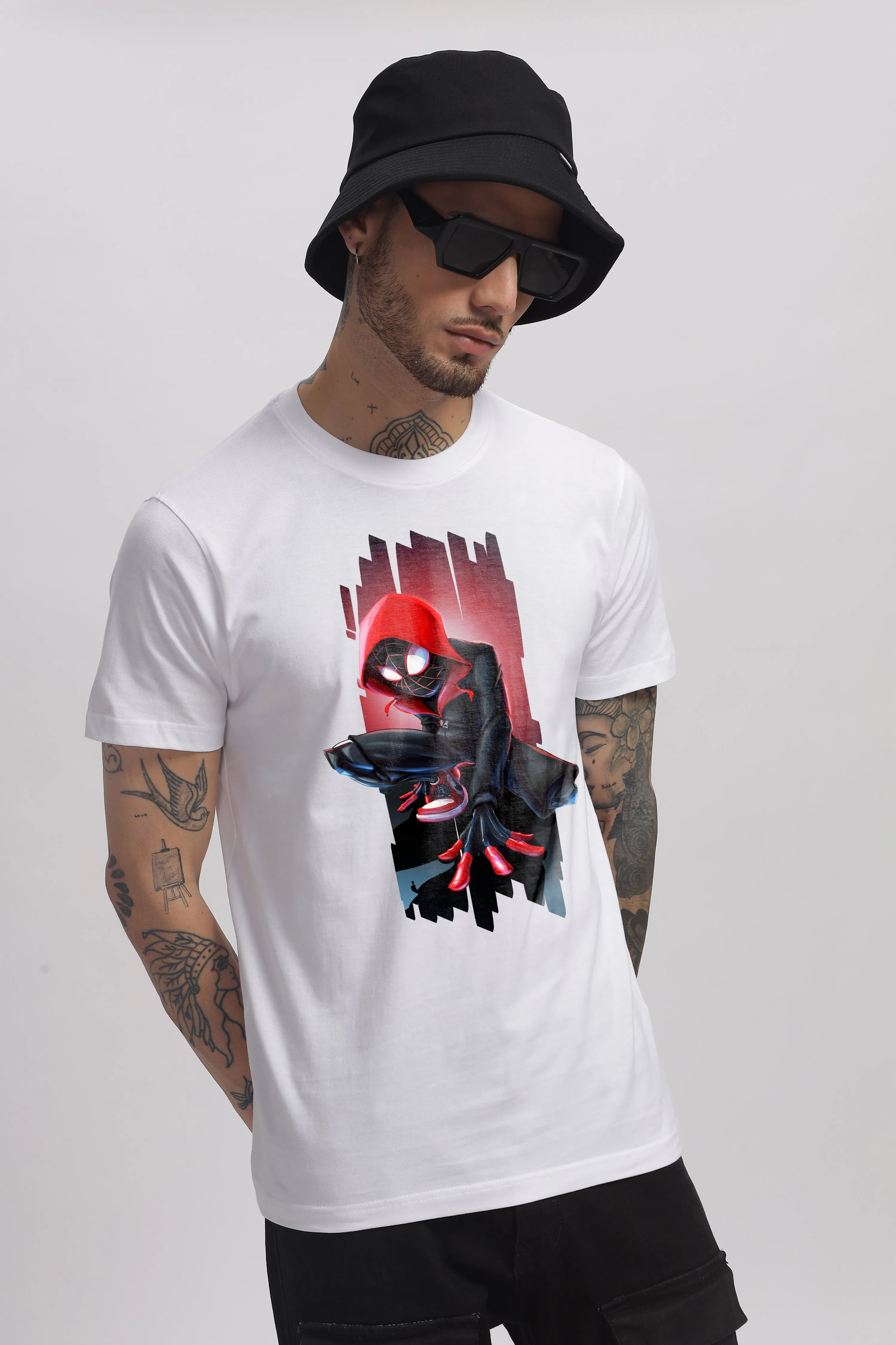 BLACK SPIDEY GRAPHIC WHITE T-SHIRT