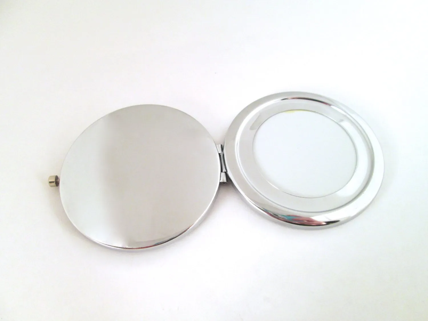 DESTASH SLIGHTLY DAMAGED, One Silver Round Blank Diy Compact Mirror 70mm