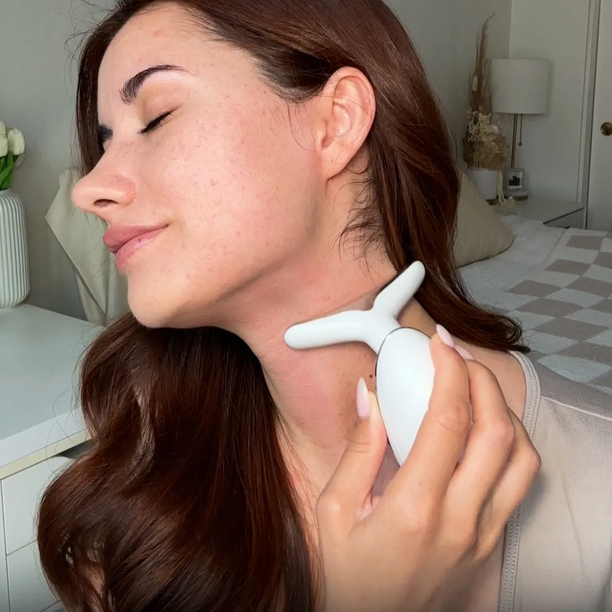 MyoGlow Neck Lifting Device