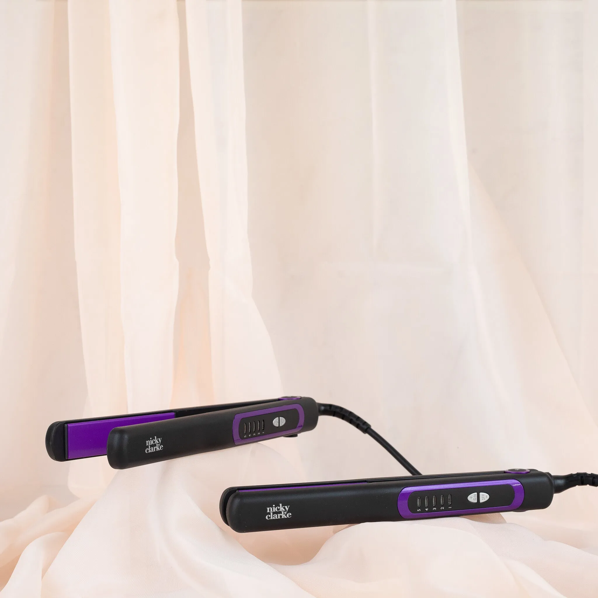 Nicky Clarke FRIZZ CONTROL STRAIGHTENER (NSS236)