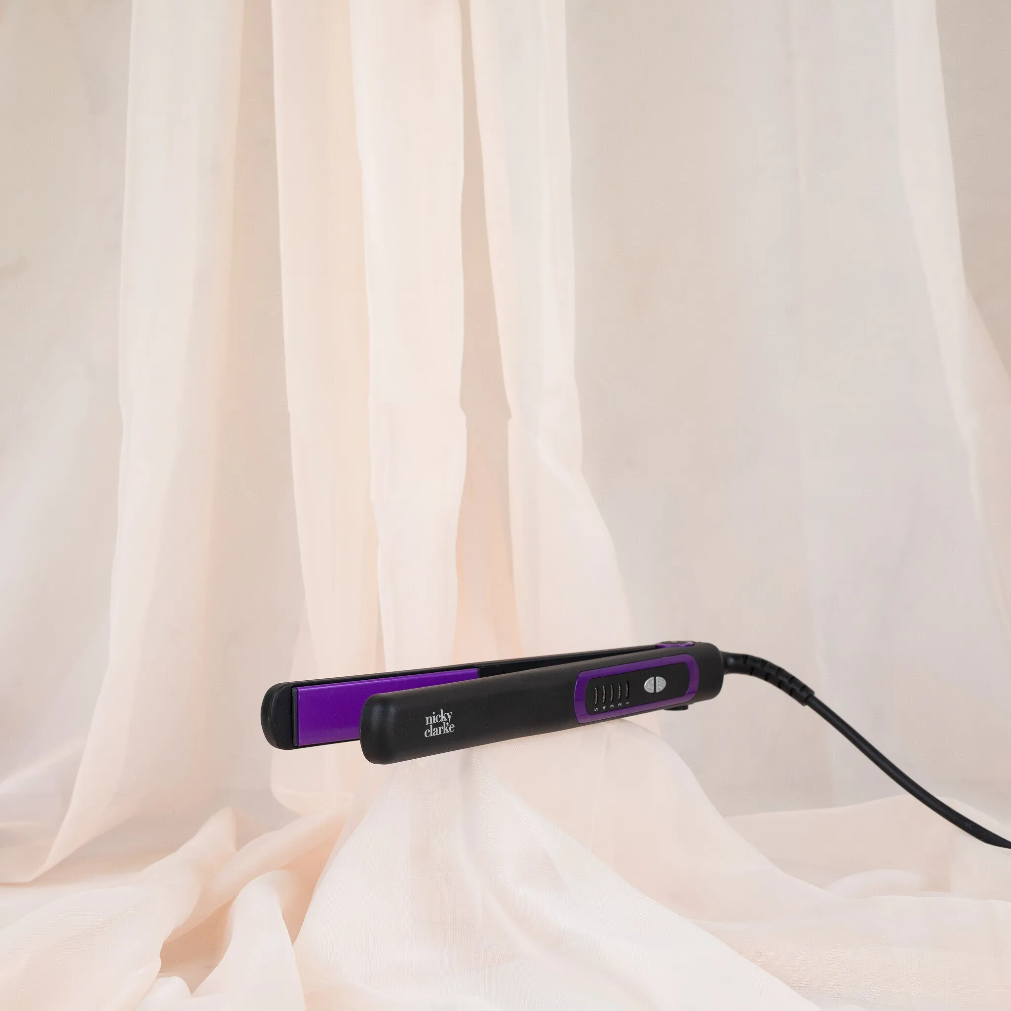 Nicky Clarke FRIZZ CONTROL STRAIGHTENER (NSS236)