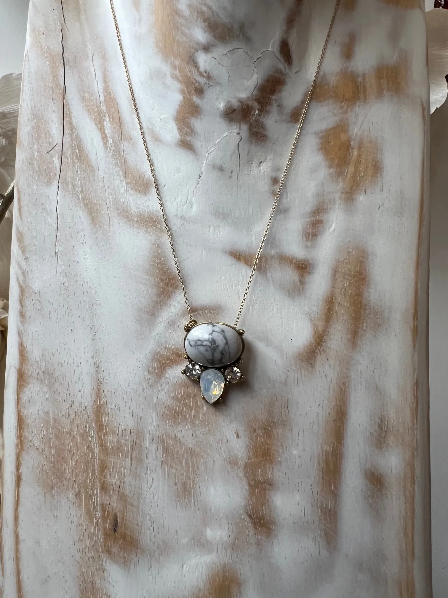 Nuance Howlite Emanuel Arch Jewelry Set