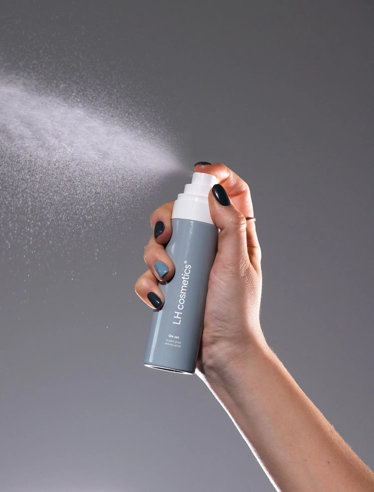 On set – Subtle glow setting spray