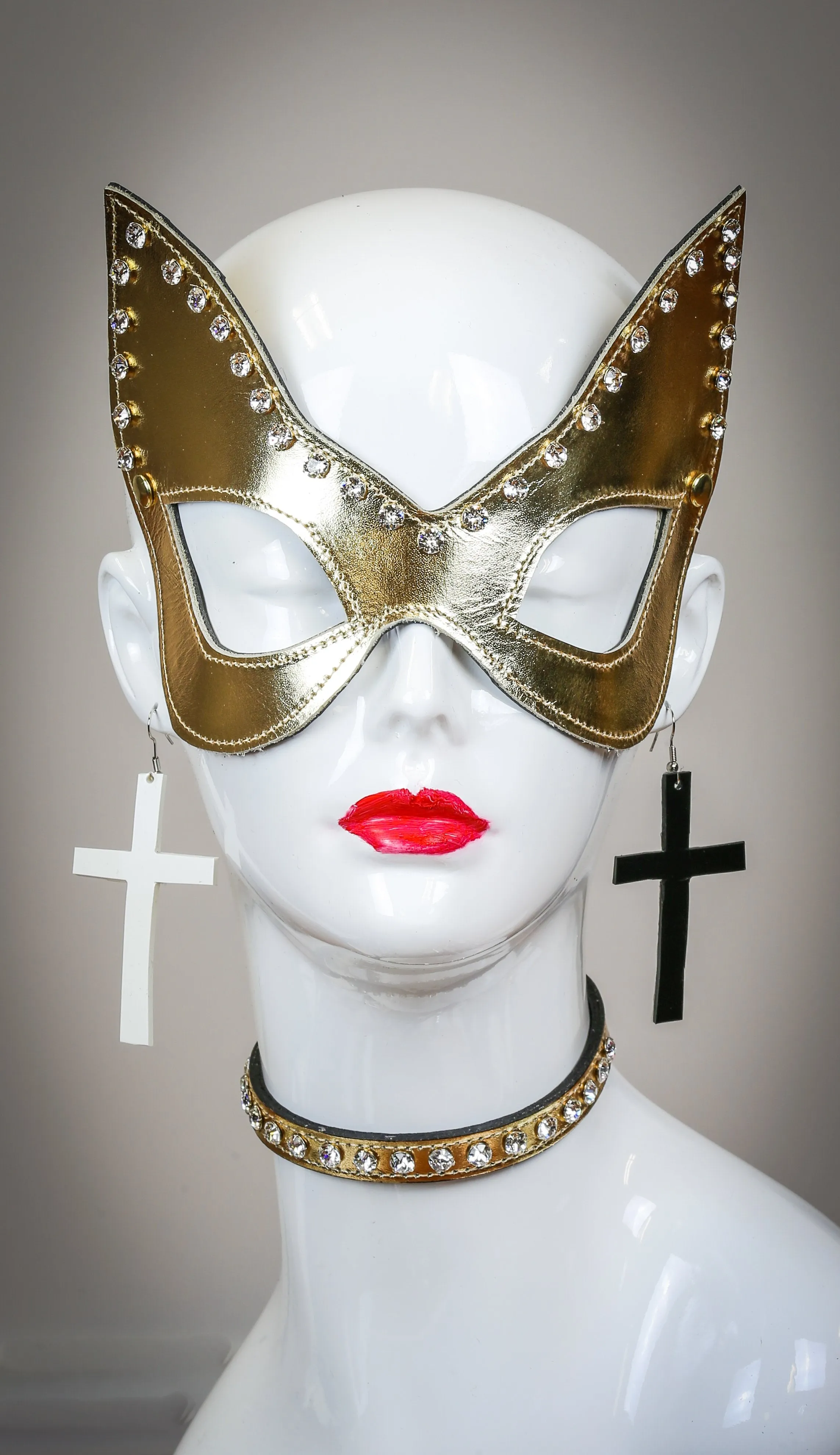 Swarovski Rhinestone Patent Leather Cat Eye Mask
Buckle Back With Leather Strap