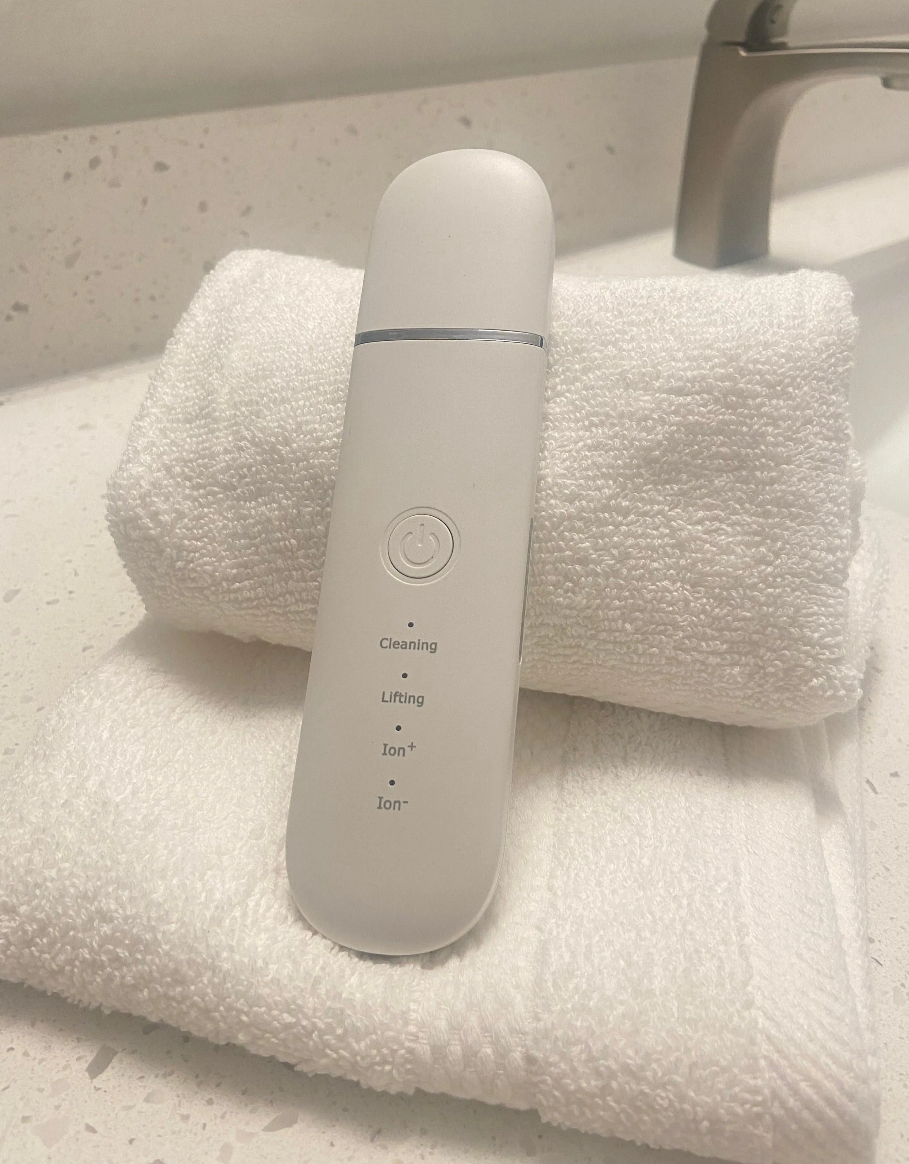 Ultrasonic Face Scrubber