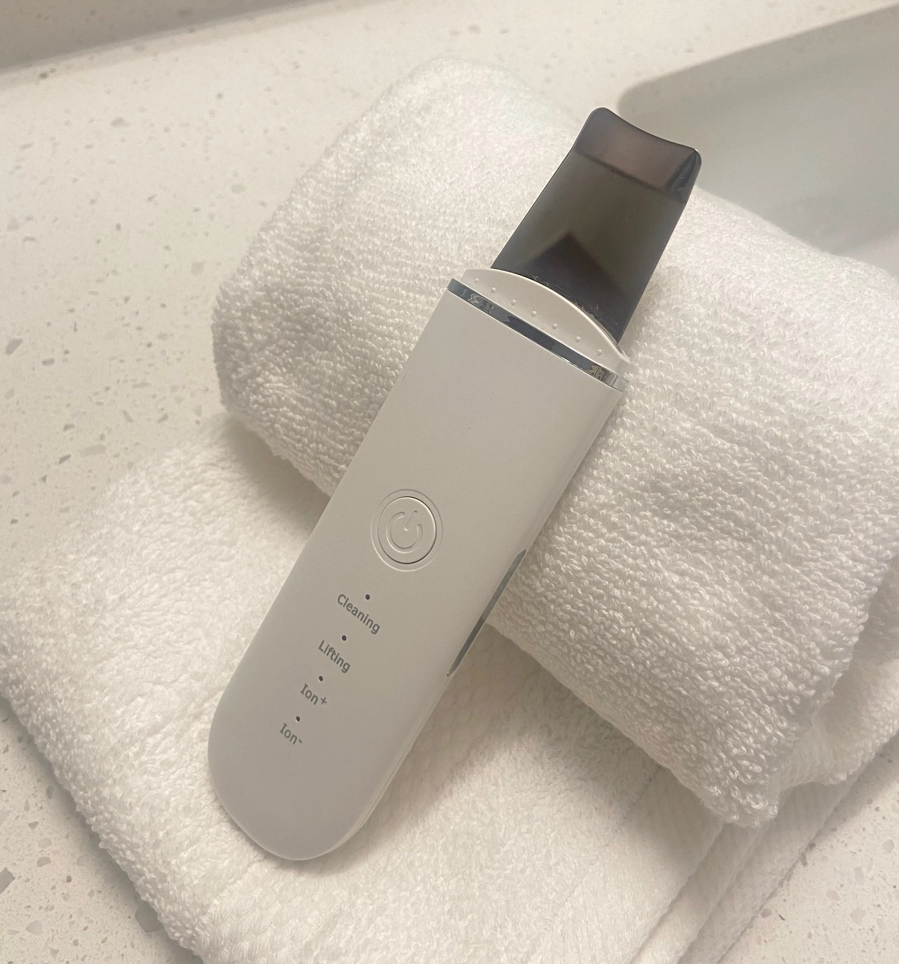 Ultrasonic Face Scrubber
